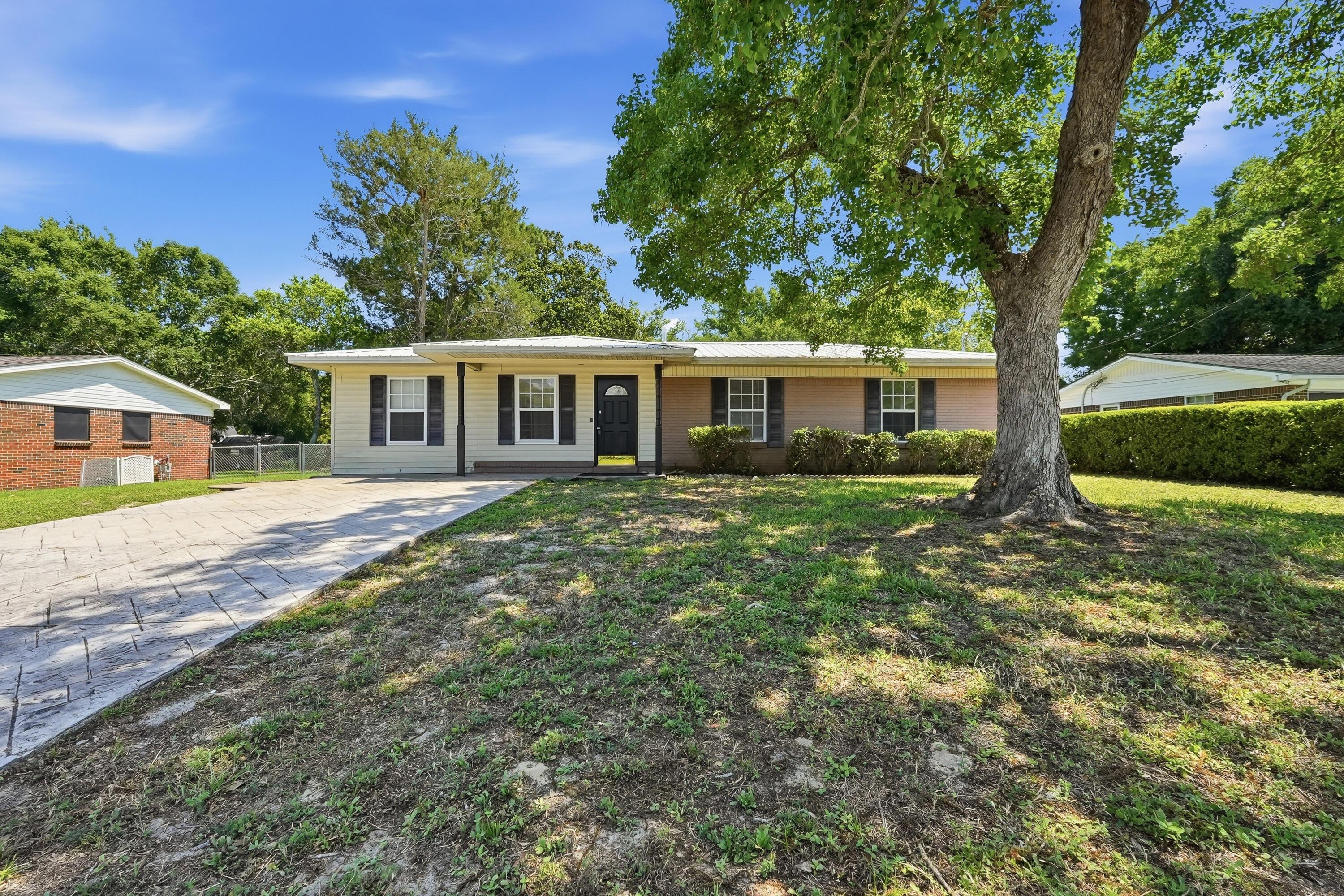 Image 2: 116 holmes blvd-1