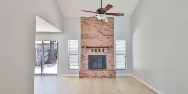 Image 4: Living Area - Vaulted Ceiling