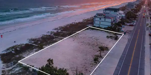 Image 2: 5_19977 front beach rd twilight - awp me