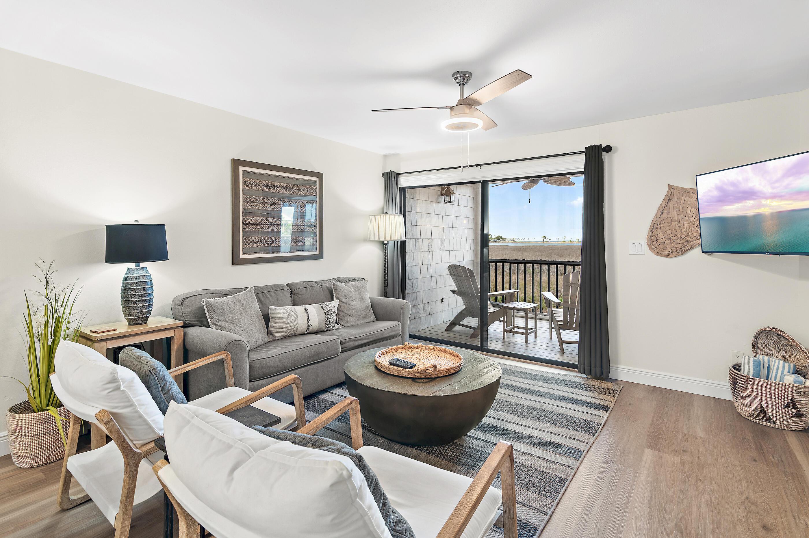 Image 4: Living Room 4