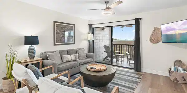 Image 4: Living Room 4
