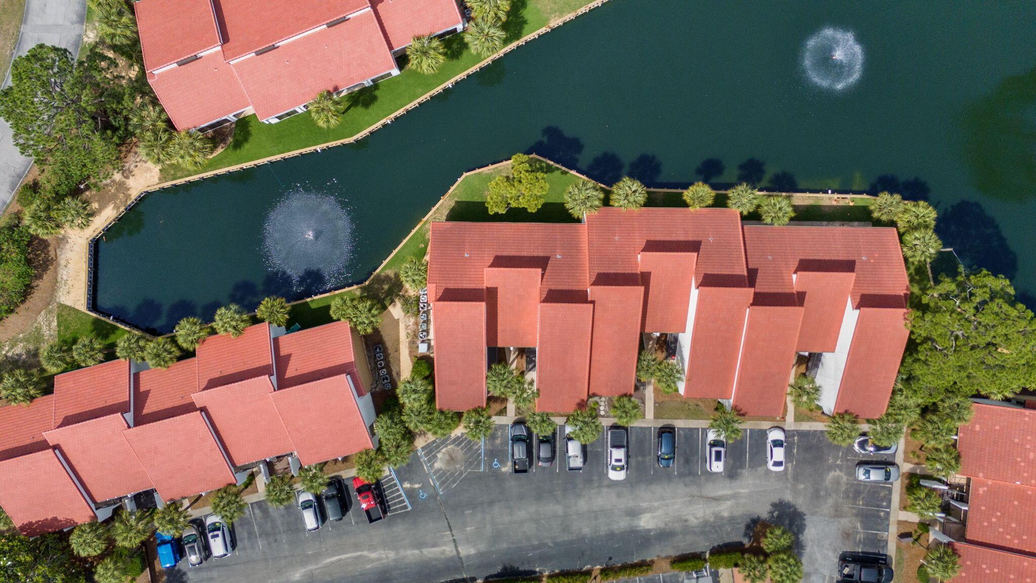 Image 4: Overhead view of condo