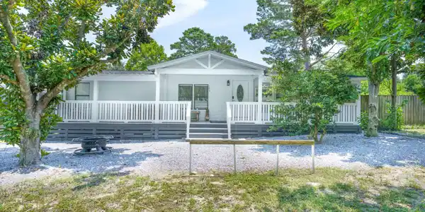 Image 2: 704GulfViewDrive_65572_2