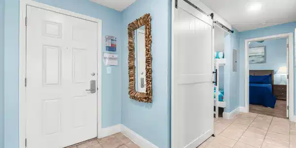 Image 3: 2-web-or-mls-9902-S-Thomas-Dr-1107-1