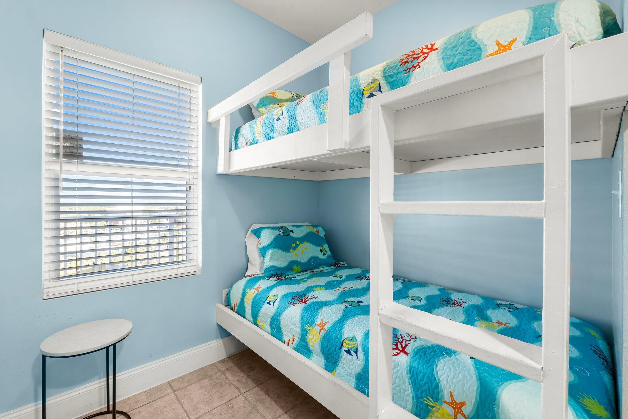 Image 4: 5-web-or-mls-9902-S-Thomas-Dr-1107-4