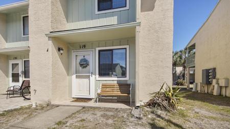 119 W Leslie Lane