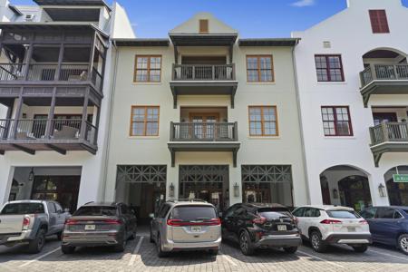 34 N Barrett Square