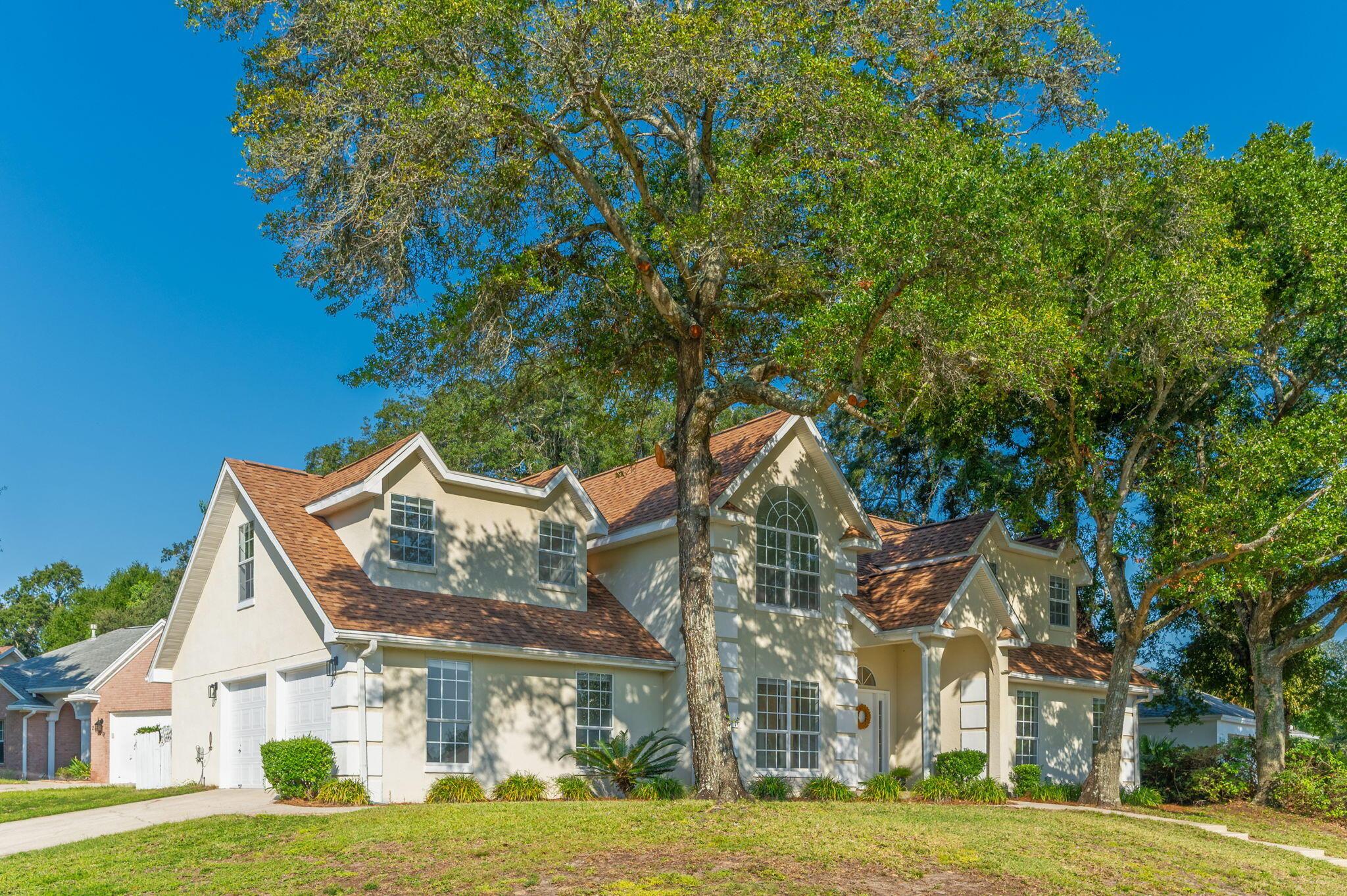 Image 2: 4-web-or-mls-810-boulevard-of-the-champi