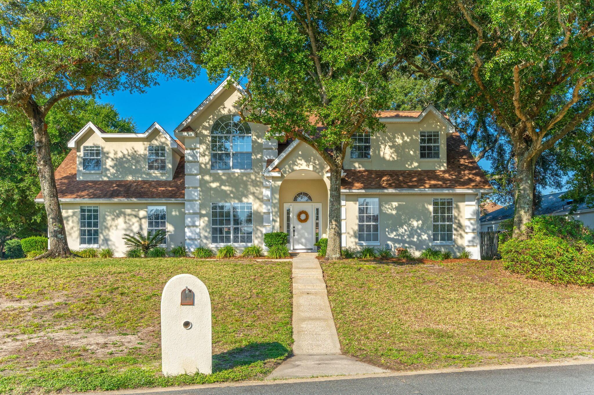 Image 4: 2-web-or-mls-810-boulevard-of-the-champi