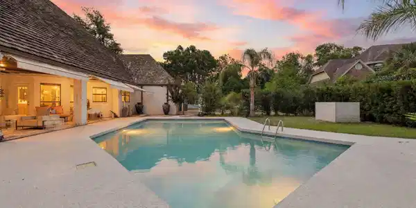 Image 4: Pool Twilight