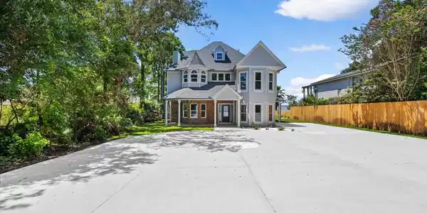 609 Calhoun Avenue
