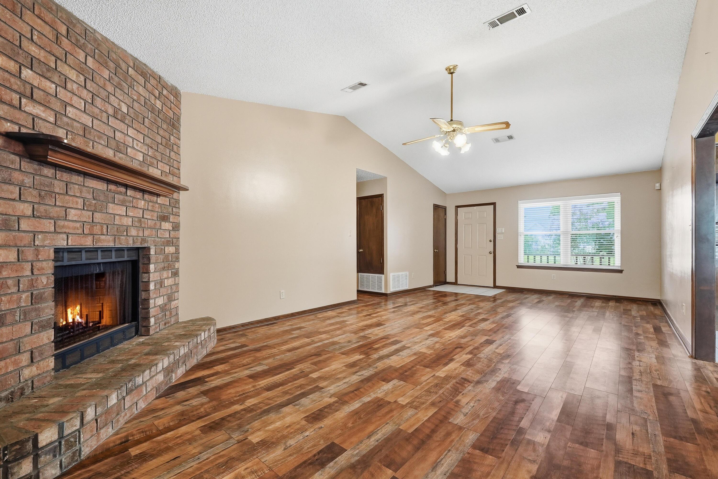 Image 4: Living Rm1