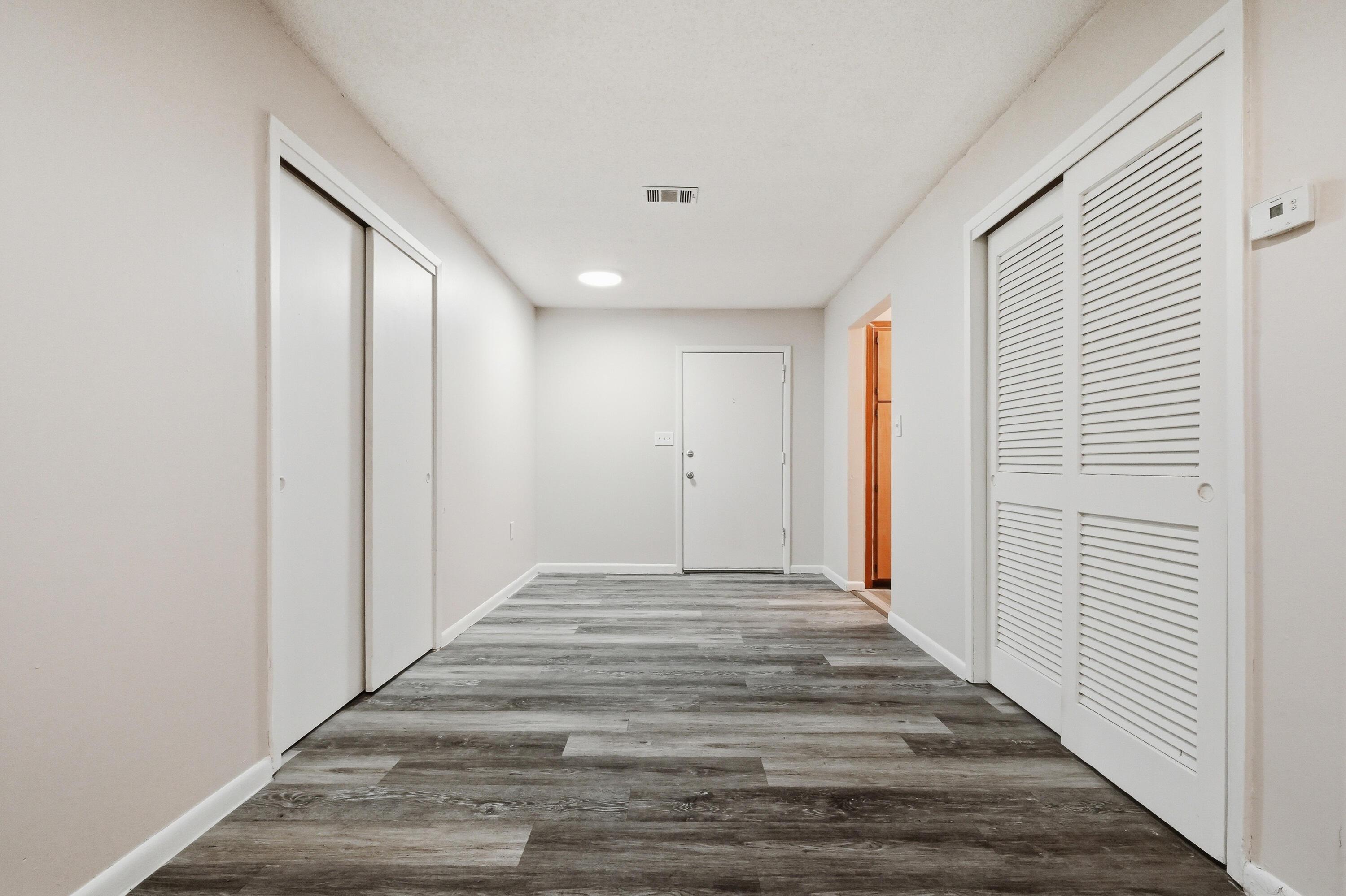 Image 3: 609 colonial dr unit 8-11