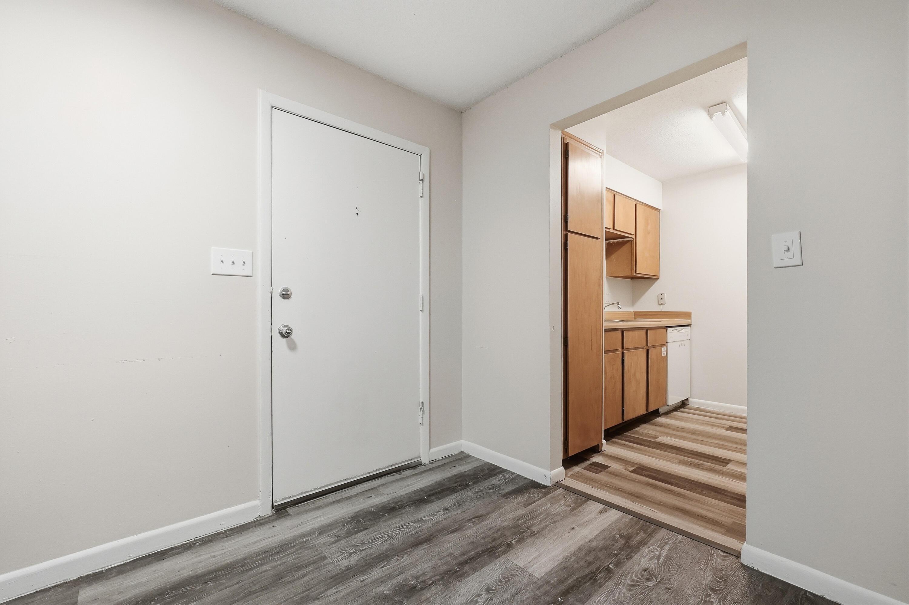Image 4: 609 colonial dr unit 8-12