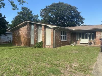 303 NW Jonquil Avenue