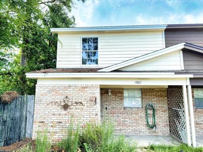 1801 Whispering Oaks Lane
