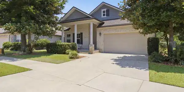76 Oaktree Boulevard