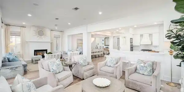 Image 4: Living Room