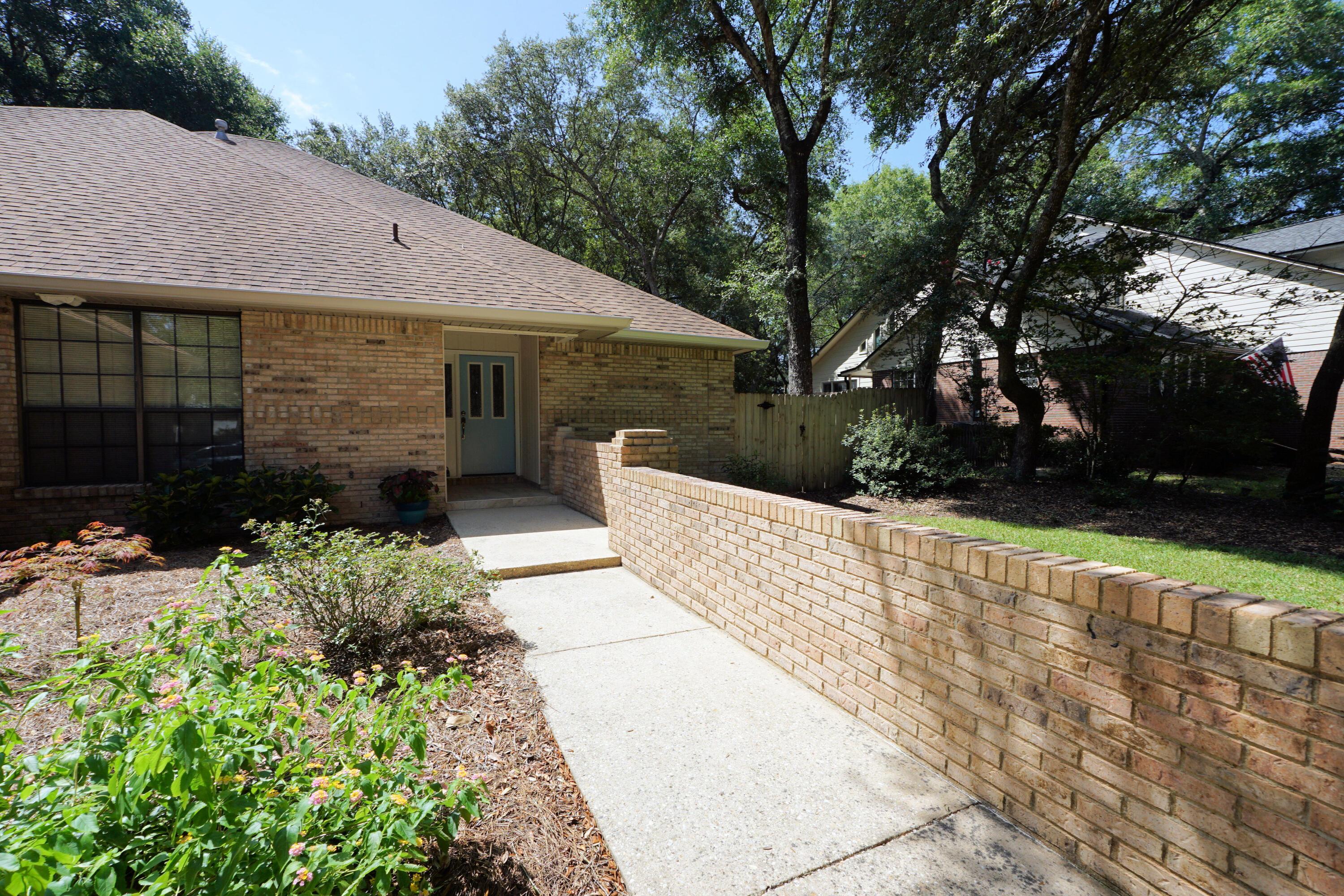 Image 4: 1695ParksideFrt5