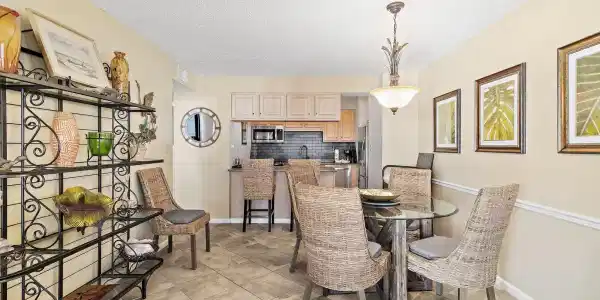 Image 4: dining 1