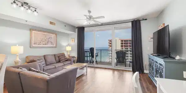 Image 4: Living Area