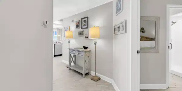 Image 2: 1-web-or-mls-DSC09985