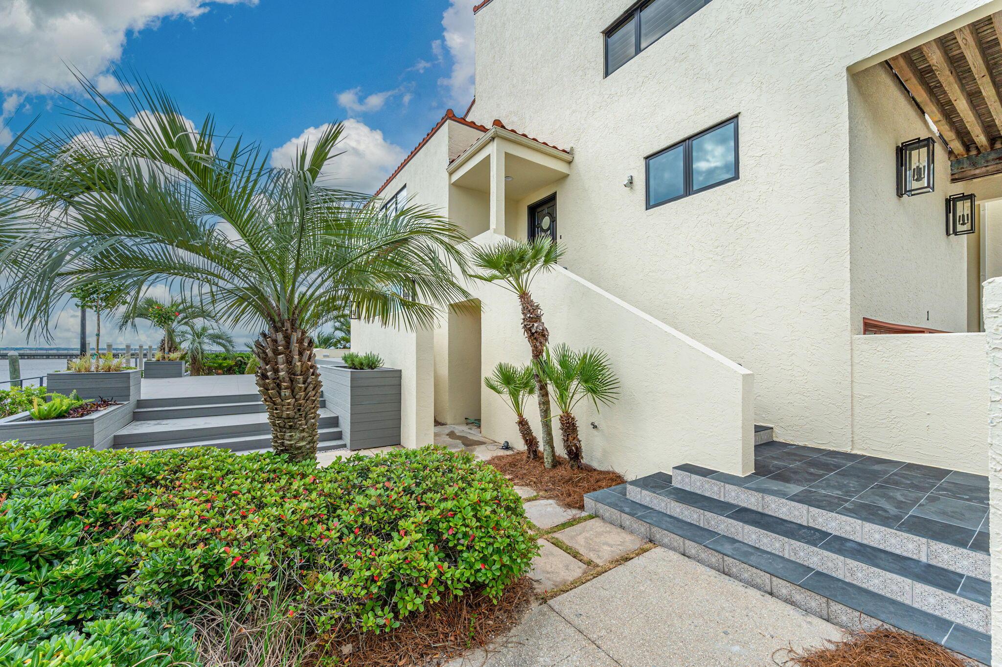 Image 2: 4-web-or-mls-1-port-royal-way