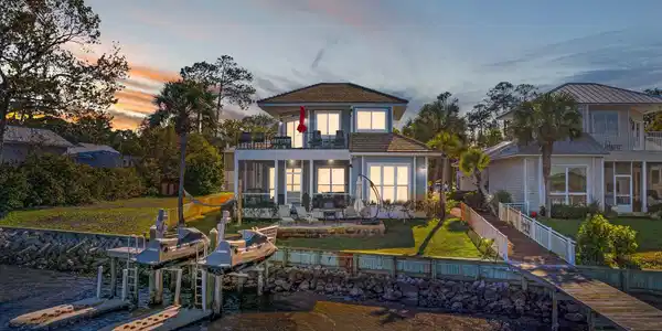 38 Garden Bay Court