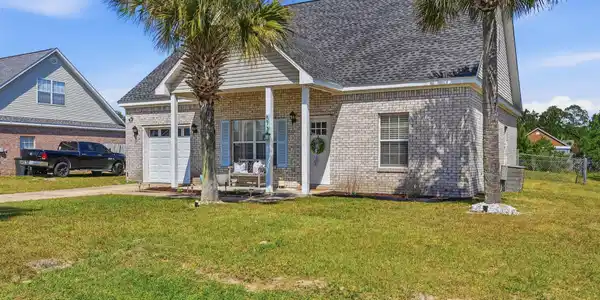 Image 2: 573 Tropical Way
