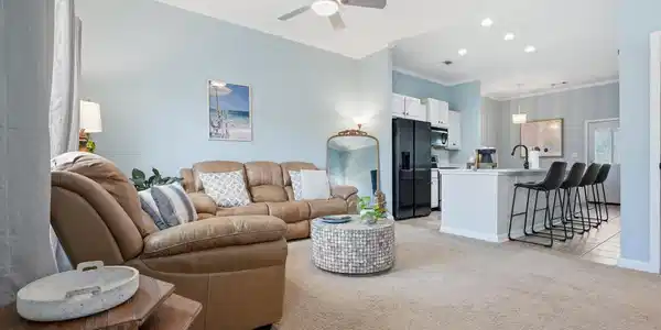 Image 4: Living Area