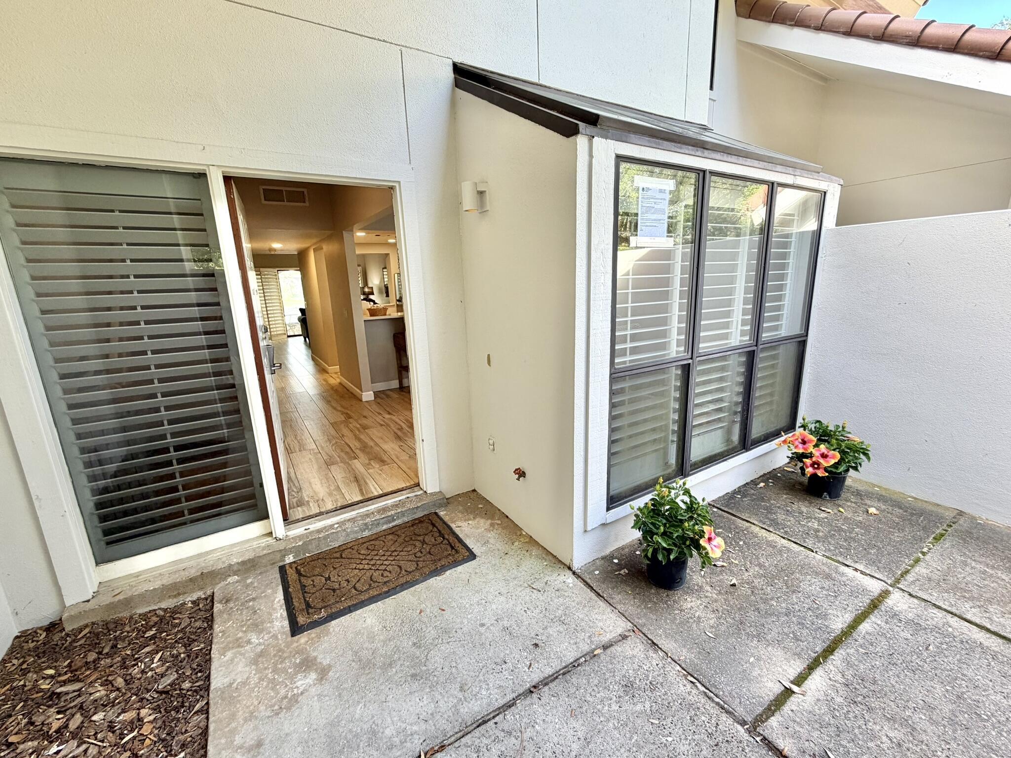 Image 2: 5163 Beachwalk pics x 60 050626 (1)