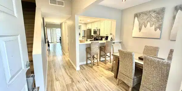 Image 4: 5163 Beachwalk pics x 60 050626 (4)