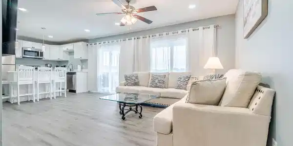 Image 3: 206 Destin
