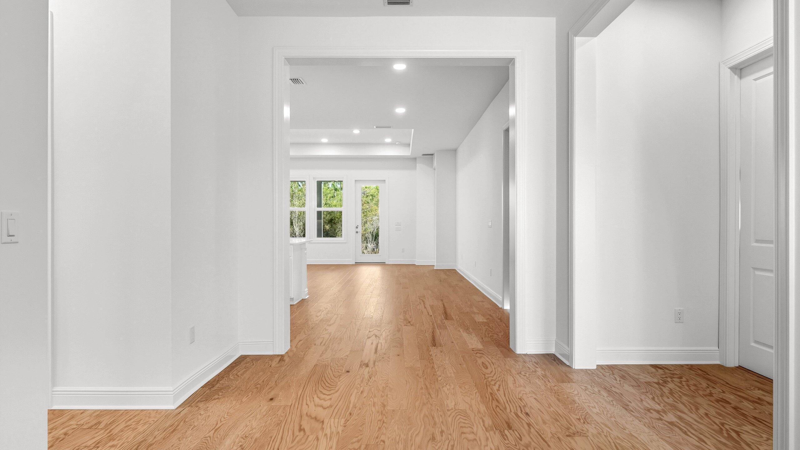 Image 4: Foyer