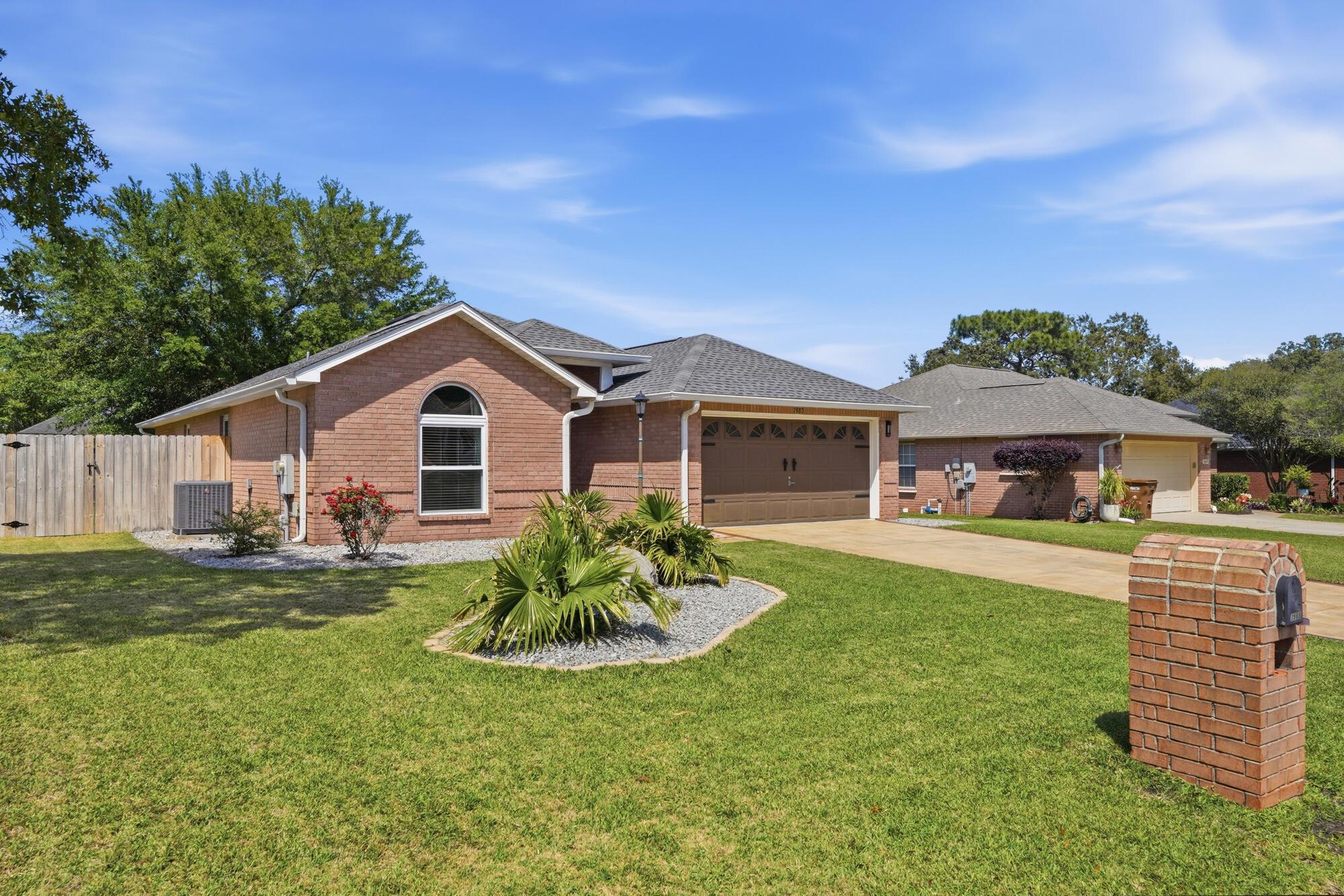 Image 2: 7983 Lola Cir