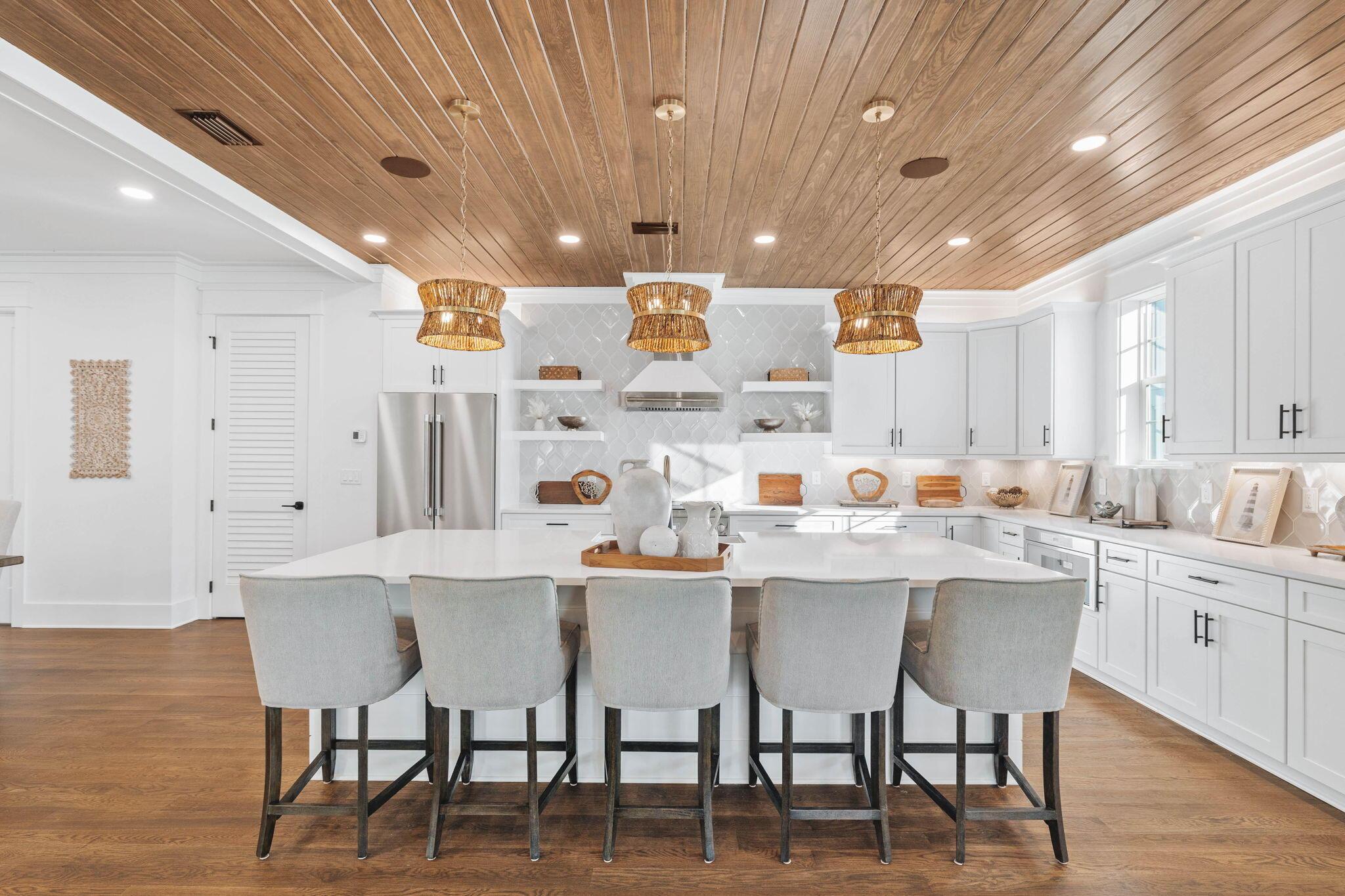 Image 4: Kitchen
