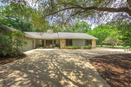 2515 Edgewater Drive