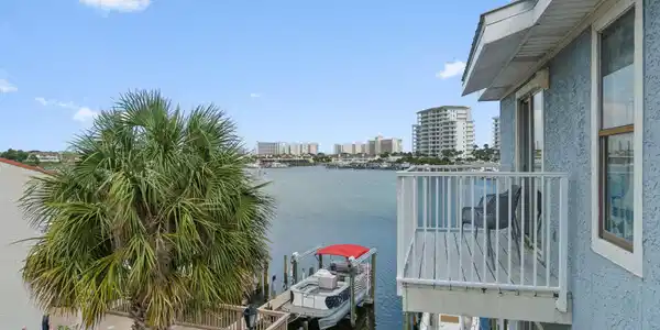 22 Moreno Point Road