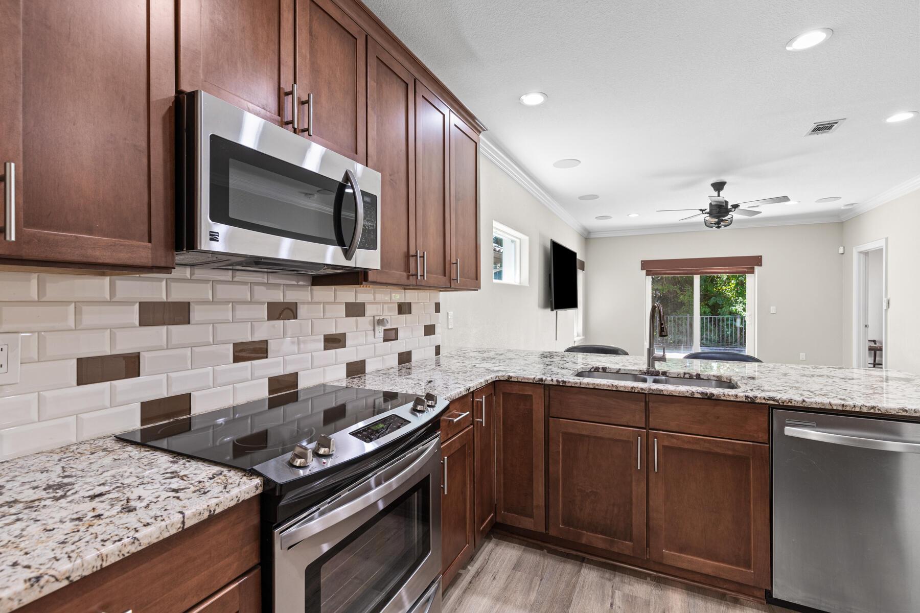 Image 3: Kitchen
