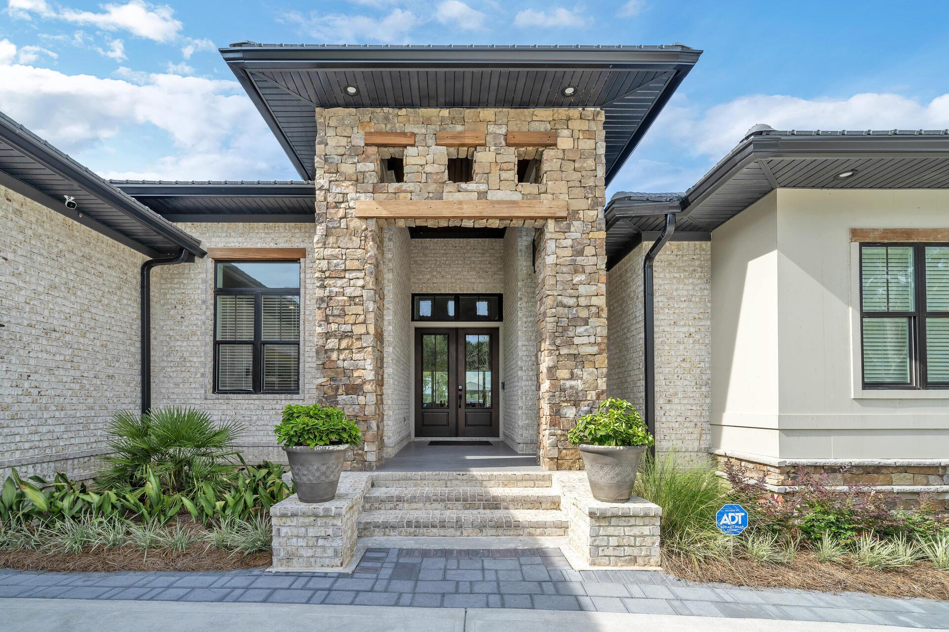 Image 3: 64 Lagrange Cove
