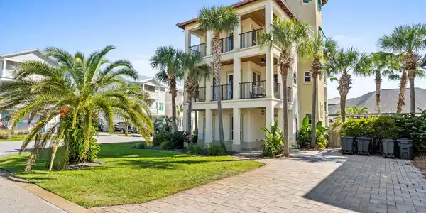40 W Palm Beach Court