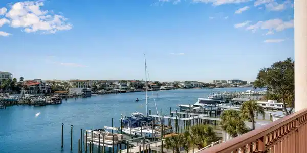 724 Harbor Boulevard