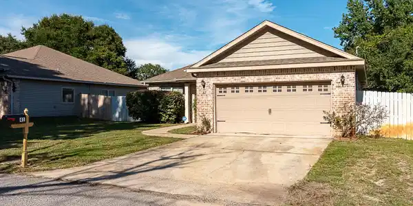 Image 3: 41 Cactus Road - 003