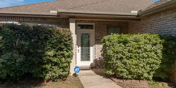 Image 4: 41 Cactus Road - 004