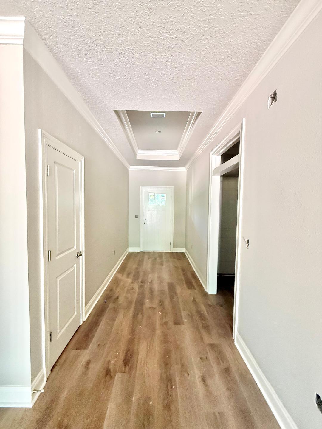 Image 4: foyer