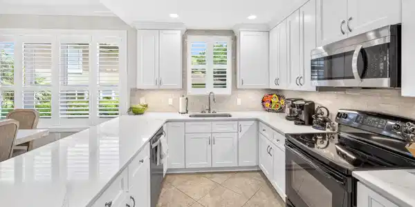 Image 3: Kitchen