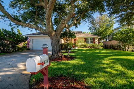 828 Tarpon Drive