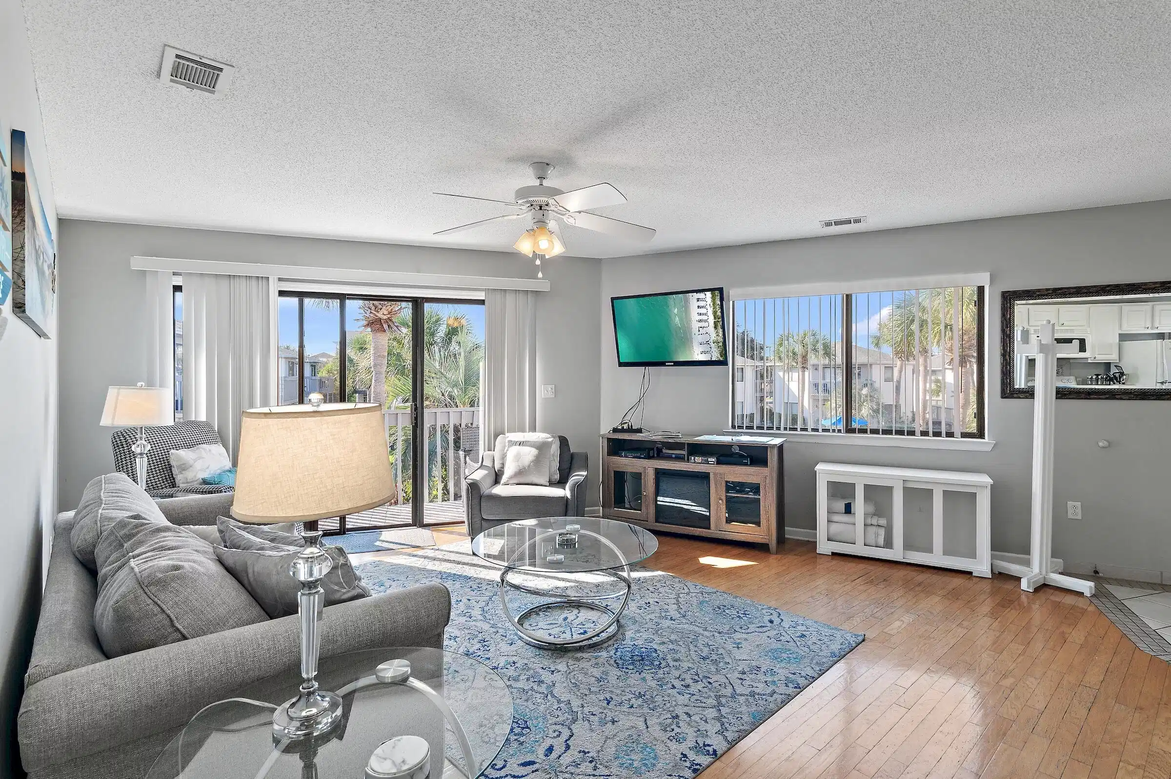 Image 1: Living room