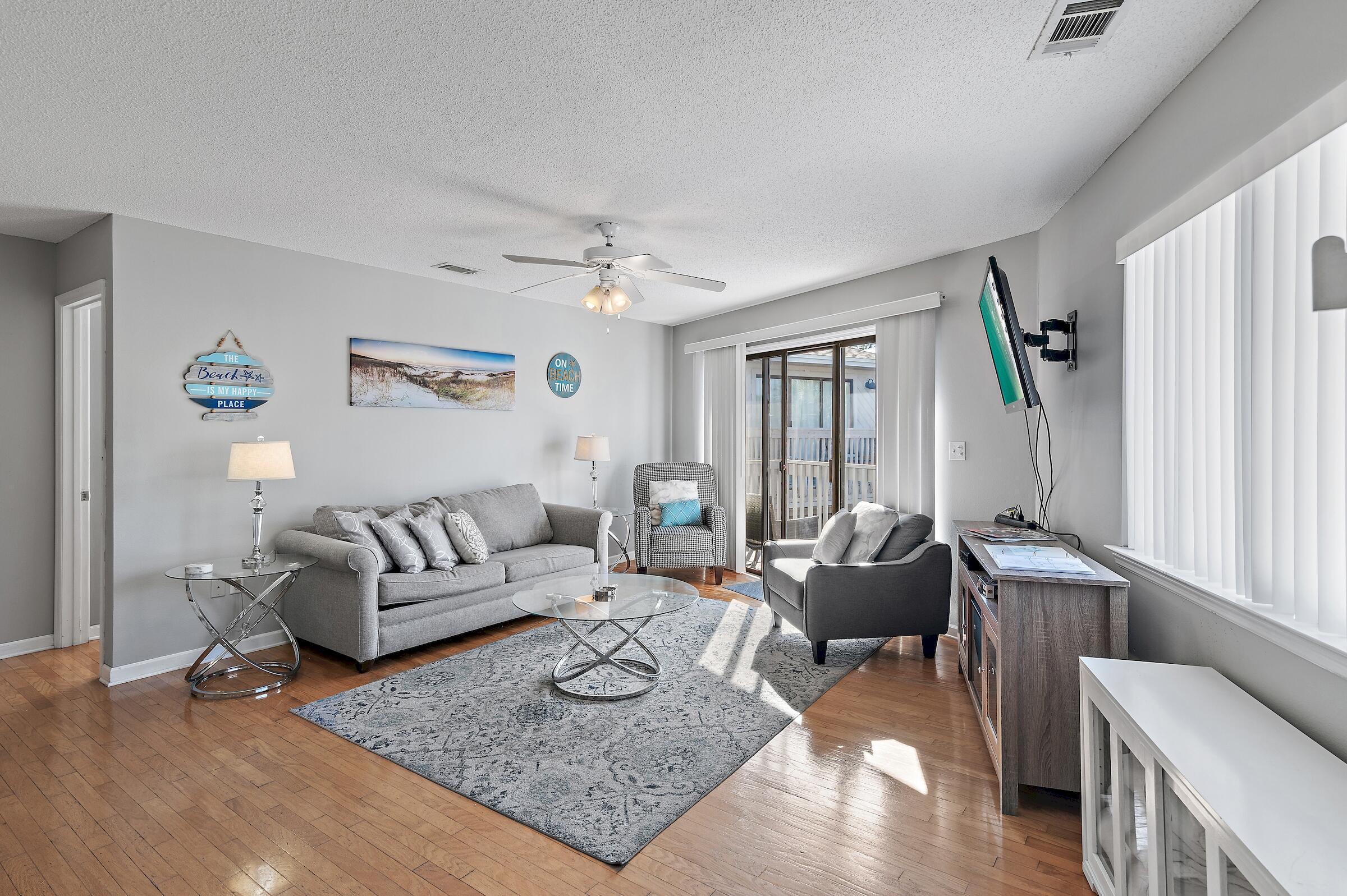 Image 4: Living room