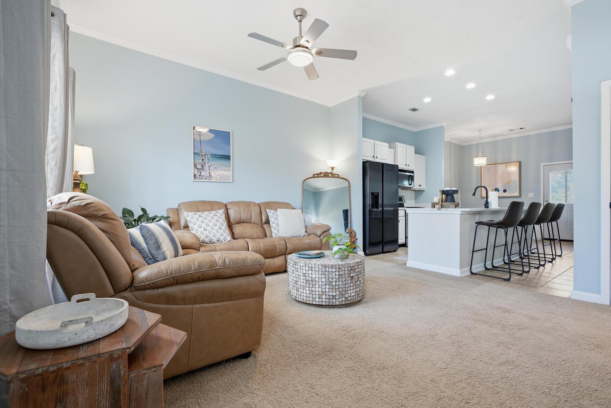Image 4: Living Area